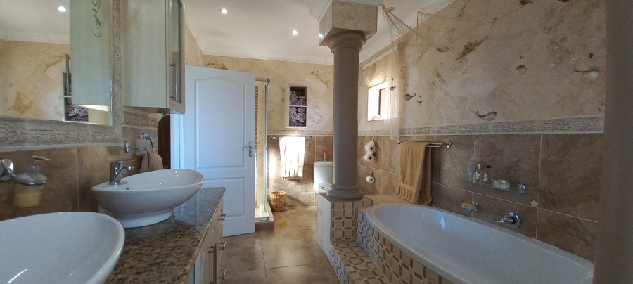 4 Bedroom Property for Sale in Hartenbos Heuwels Western Cape